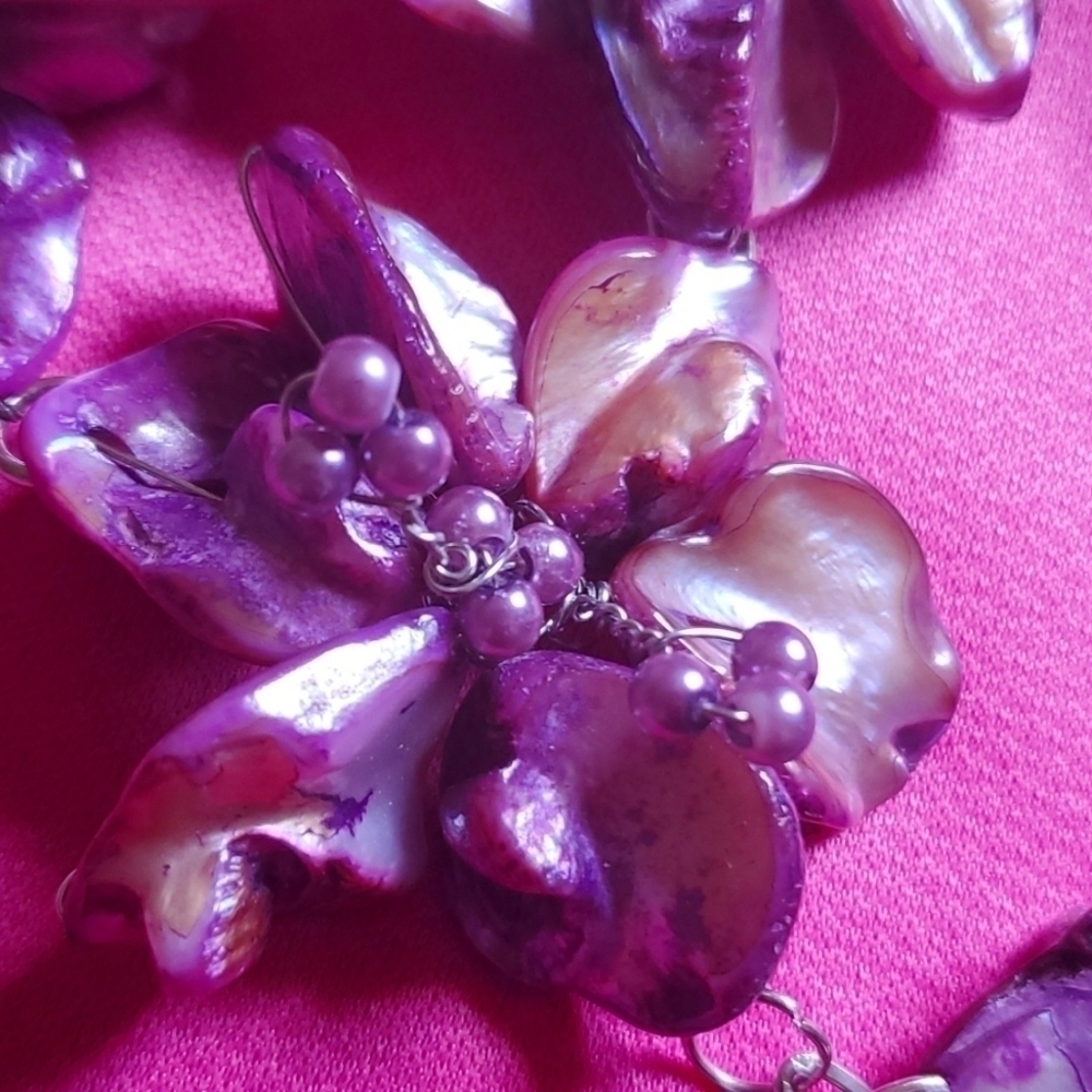 Mother Of Pearl Flower Necklace Earrings Set - Picture 8 of 11